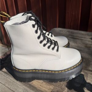 Dr. Martens Platform white Leather Boots 8 shoes